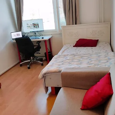 Appartamento Center, Wifi Internet, Prime Location Heart Of Center, Big 69 Sq Apartment, Free Parking, King Bed, Electric Car Station, Beautiful, Relaxing, Fully Furnished, Big Tv 55', 2 Bedroom And One Big Living Hall